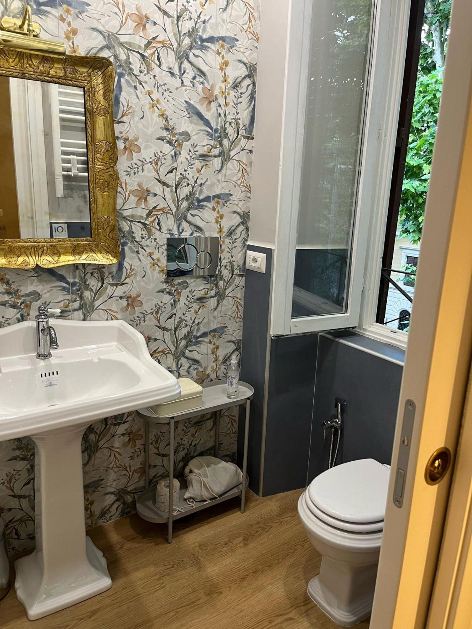 Queen Of Rome Luxury Rooms エクステリア 写真