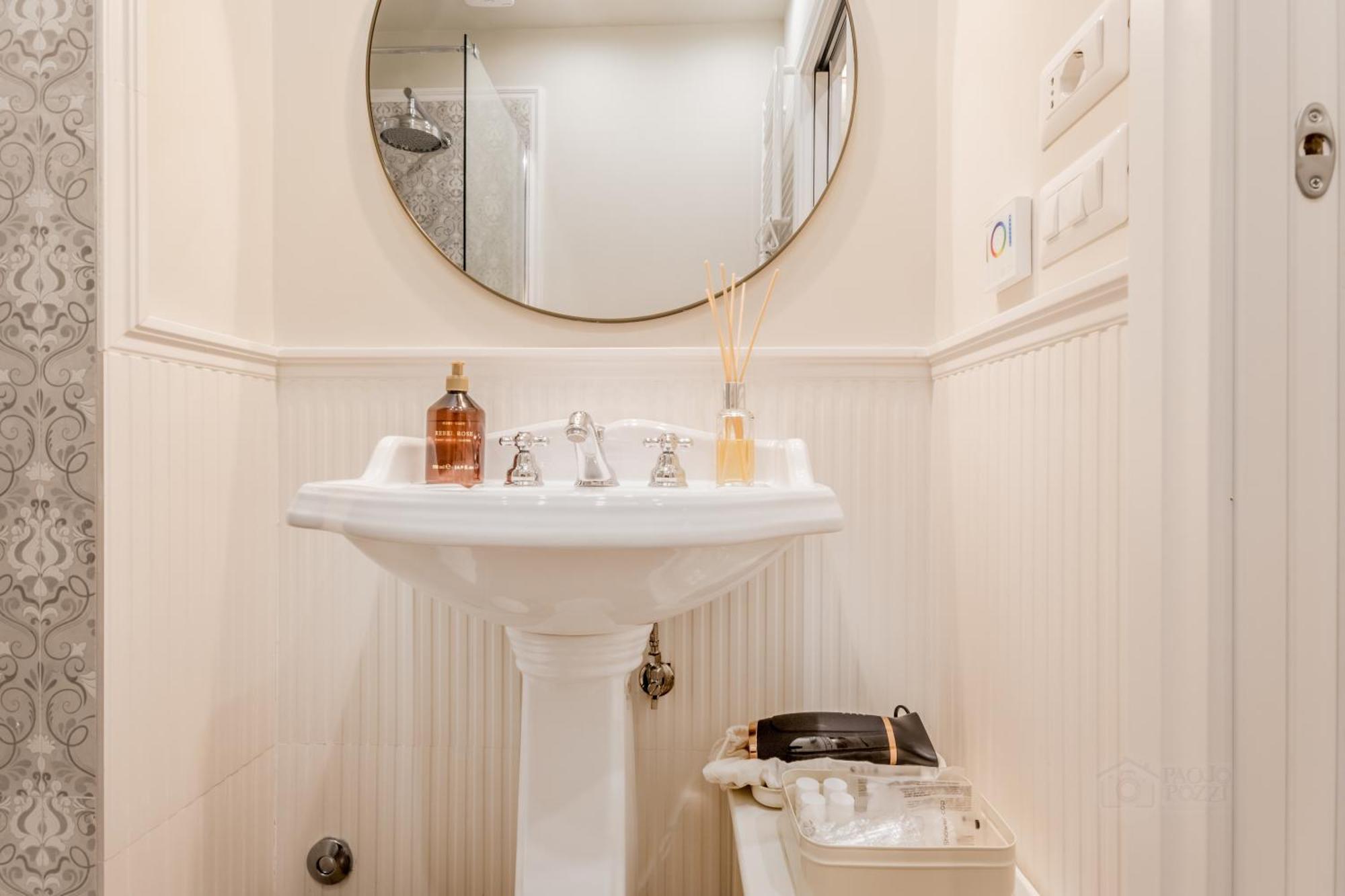 Queen Of Rome Luxury Rooms エクステリア 写真